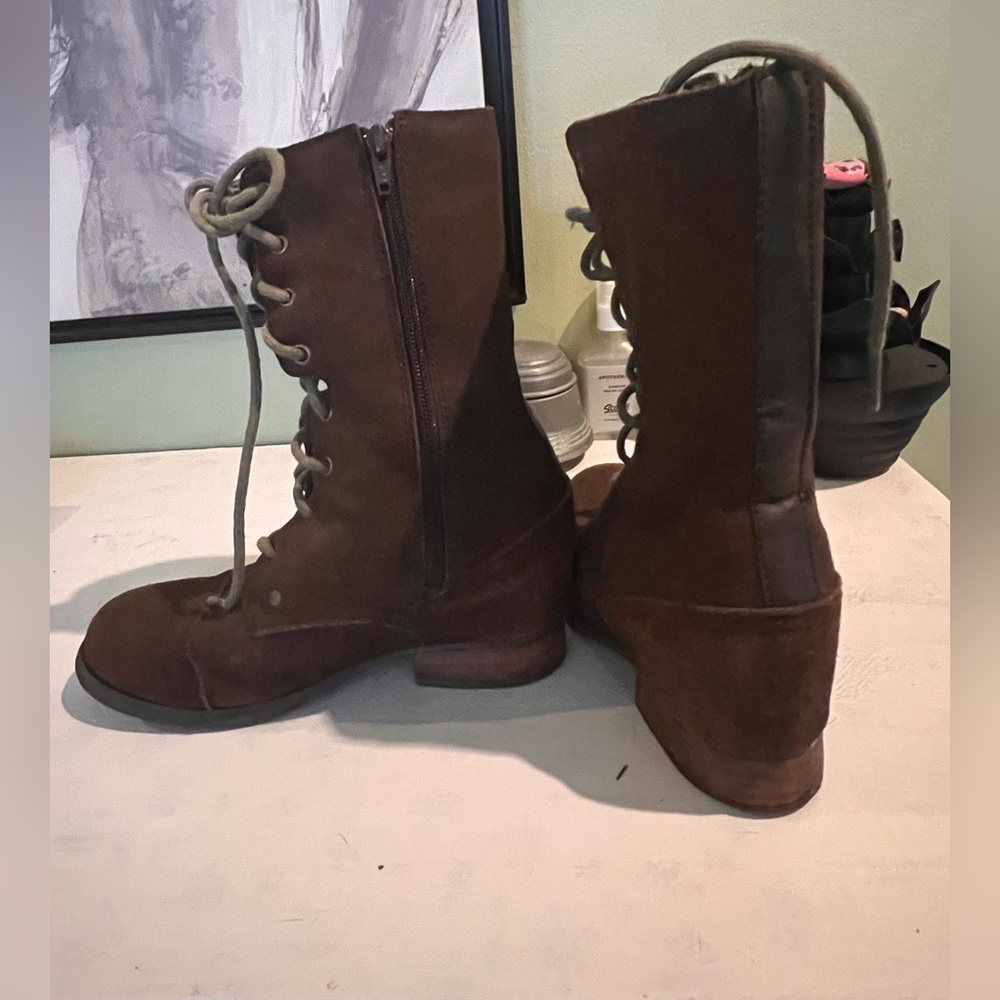 Boots - Picture 3 of 3